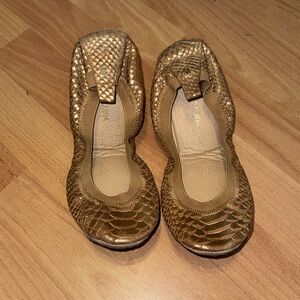 Yosi Samra Metallic Gold Textured Foldable Ballet Flats